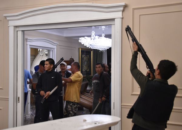 Сторонники бывшего президента Киргизии Алмазбека Атамбаева в селе Кой-Таш - Sputnik Азербайджан