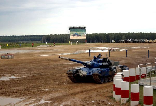 Азербайджанские военные вышли в полуфинал конкурса Танковый биатлон - фото - Sputnik Азербайджан