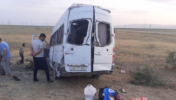 В жуткой аварии в Гаджигабуле ранены 19 человек В жуткой аварии в Гаджигабуле ранены 19 человек - Sputnik Азербайджан