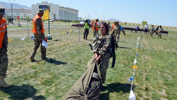 Азербайджанские военные врачи приняли участие в очередном этапе конкурса Военно-медицинская эстафета - Sputnik Азербайджан