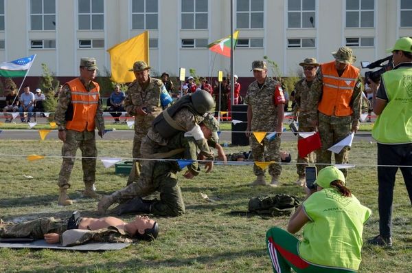 Азербайджанские военные врачи показали, на что способны на поле боя - видео - Sputnik Азербайджан