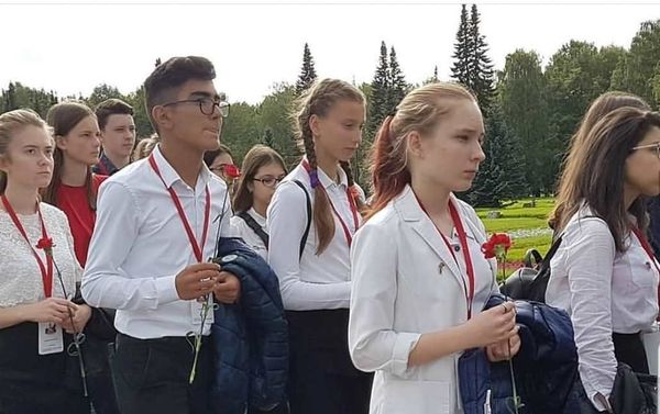 Азербайджанские школьники приняли участие в культурно-образовательной поездке в Санкт-Петербург - Sputnik Азербайджан
