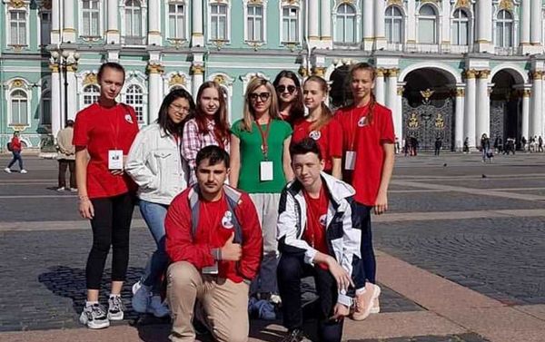 Азербайджанские школьники приняли участие в культурно-образовательной поездке в Санкт-Петербург - Sputnik Азербайджан