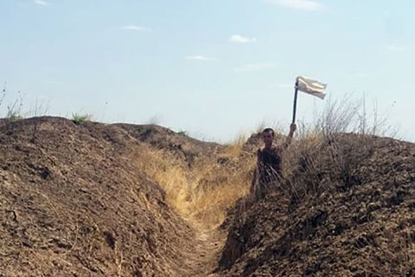 Подразделения Вооруженных сил Азербайджана задержали армянского военнослужащего Казаряна Аро Айковича, дезертировавшего утром 12 августа на Физулинском направлении фронта Подразделения Вооруженных сил Азербайджана задержали армянского военнослужащего Казаряна Аро Айковича, дезертировавшего утром 12 августа на Физулинском направлении фронта - Sputnik Азербайджан
