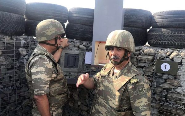 Министр обороны Азербайджана посетил передовые подразделения Министр обороны Азербайджана посетил передовые подразделения - Sputnik Азербайджан