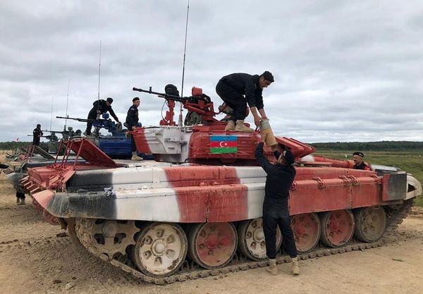 Азербайджанские военные готовы к финалу Танкового биатлона - фото, видео - Sputnik Азербайджан