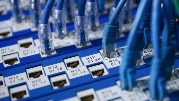 Сетевое оборудование в серверной - Sputnik Азербайджан