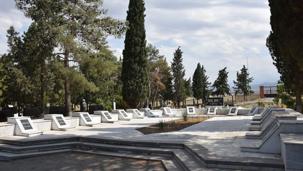 Yeni Səbiskar qəbiristanlığındakı Fəxri Xiyaban - Sputnik Азербайджан
