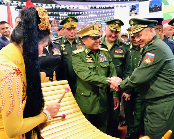 Министр обороны РФ Сергей Шойгу в день завершения АРМИ-2019 - Sputnik Азербайджан