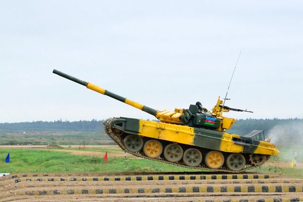Танкисты Азербайджана отлично владеют оружием и техникой - Sputnik Азербайджан