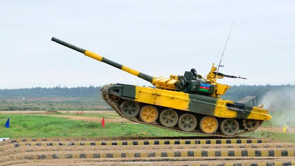 Танкисты Азербайджана отлично владеют оружием и техникой - Sputnik Азербайджан