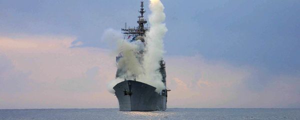 Запуск крылатой ракеты Томагавк с американского военного корабля USS Cape St. George - Sputnik Азербайджан