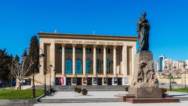 Азербайджанский Государственный Академический Национальный Драматический Театр в Баку - Sputnik Азербайджан