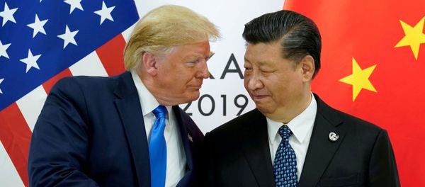 Президент США Дональд Трамп с президентом Китая Си Цзиньпином, фото из архива Президент США Дональд Трамп с президентом Китая Си Цзиньпином, фото из архива - Sputnik Азербайджан