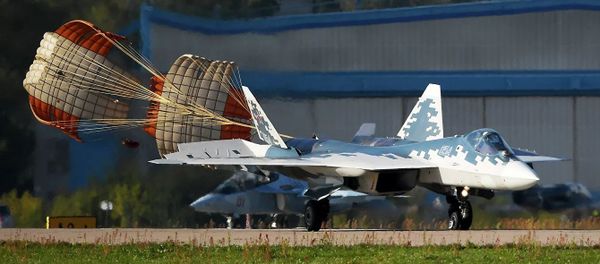 Российский многофункциональный истребитель пятого поколения Су-57, фото из архива - Sputnik Азербайджан