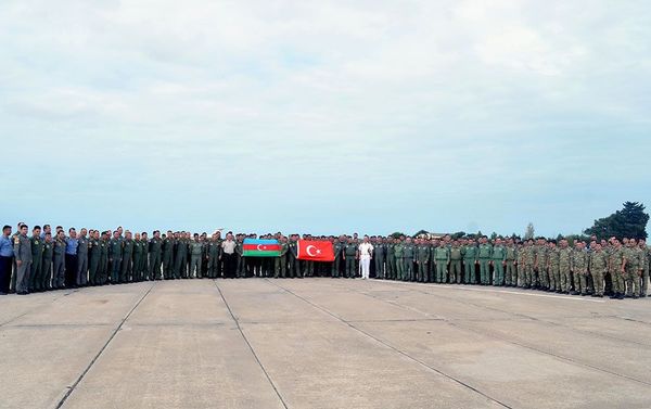 Очередная группа военнослужащих Турции, участвующая в учениях “TurAz Qartalı-2019”, прибыла в Азербайджан - Sputnik Азербайджан