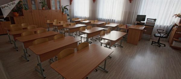 Пустой школьный класс, фото из архива - Sputnik Азербайджан
