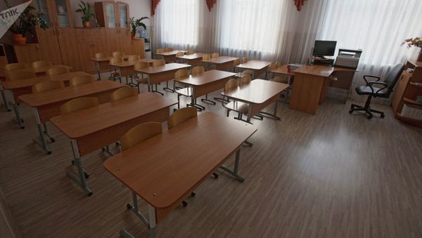 Пустой школьный класс, фото из архива - Sputnik Азербайджан