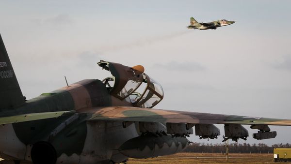 Штурмовик Су-25УБ, фото из архива - Sputnik Азербайджан