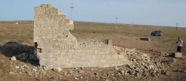 Кладбище и мавзолей периода Ширваншахов на территории древней зимней стоянки Кялязаг - Sputnik Азербайджан