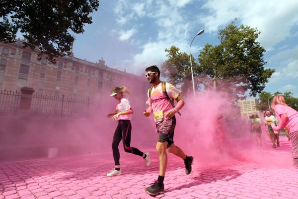 Участники забега на 5 км The Color Run в Брюсселе Участники забега на 5 км The Color Run в Брюсселе - Sputnik Азербайджан