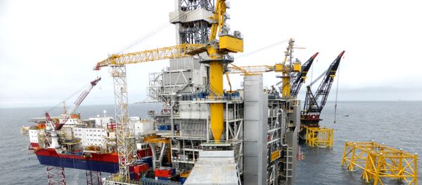 Вид на нефтяную платформу Equinor на месторождении Johan Sverdrup в Северном море - Sputnik Азербайджан