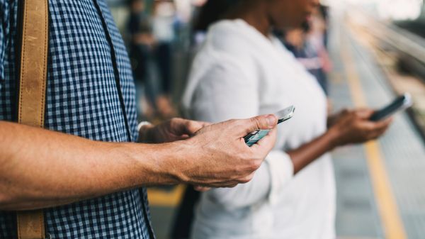 Əldə telefon, arxiv şəkli - Sputnik Азербайджан