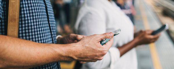 Əldə telefon, arxiv şəkli - Sputnik Азербайджан