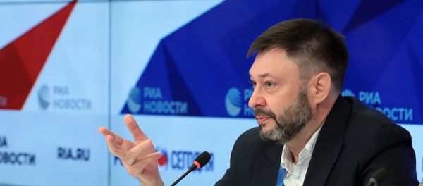 Руководитель портала РИА Новости Украина Кирилл Вышинский на пресс-конференции в Международном мультимедийном пресс-центре МИА Россия сегодня - Sputnik Азербайджан