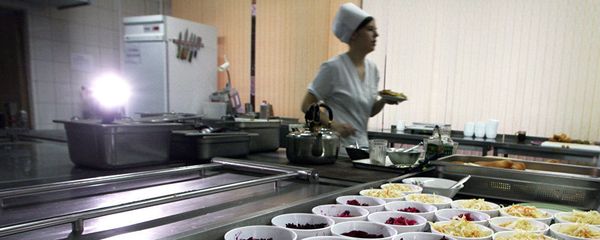 Столовая в школе, фото из архива Столовая в школе, фото из архива - Sputnik Азербайджан