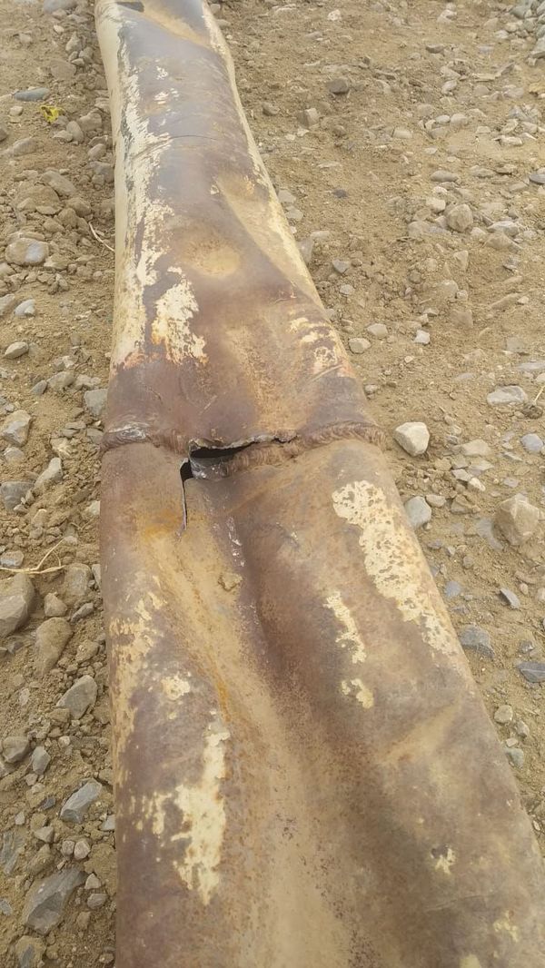 Невнимательный водитель оставил без газа жителей бакинского поселка - фото - Sputnik Азербайджан