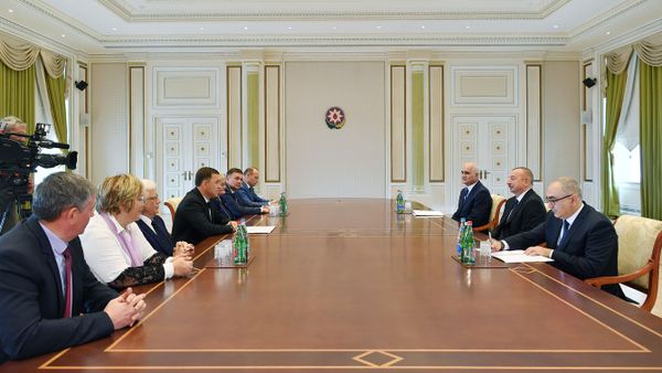 Президент Азербайджана Ильхам Алиев принял губернатора Свердловской области РФ Евгения Куйвашева - Sputnik Азербайджан