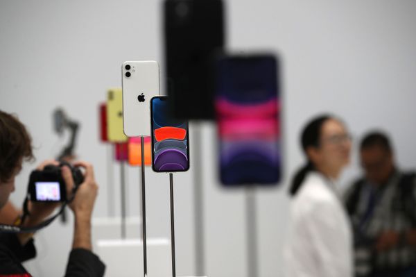 Фотографирование новых Apple iPhone 11 в Калифорнии  - Sputnik Азербайджан