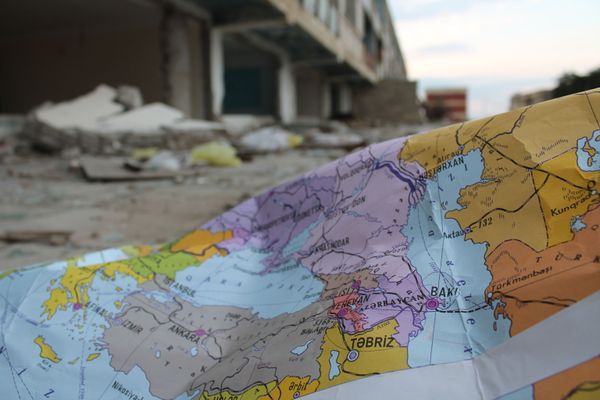 В бакинском поселке люди живут в одном доме с клопами, змеями и бродячими собаками - Sputnik Азербайджан