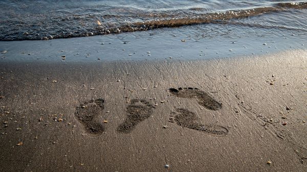 Опустевшие пляжи Каспия - Sputnik Азербайджан