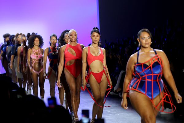 Модели на показе Chromat Spring/Summer 2020 на Неделе моды в Нью-Йорке  - Sputnik Азербайджан