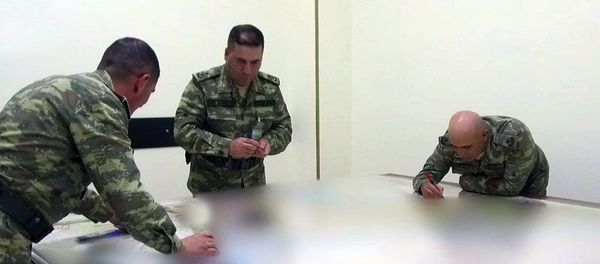 Азербайджанские военные наносят разведданные на карты - Sputnik Азербайджан