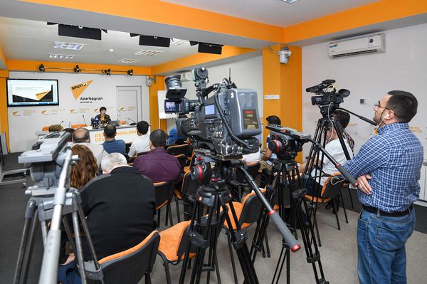Образовательный проект SputnikPro на тему Синтетические форматы подачи информации в СМИ: возможности и средства - Sputnik Азербайджан