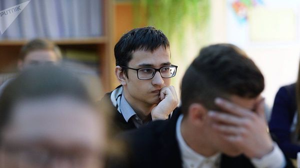 Ученики ожидают начала экзамена, фото из архива - Sputnik Азербайджан