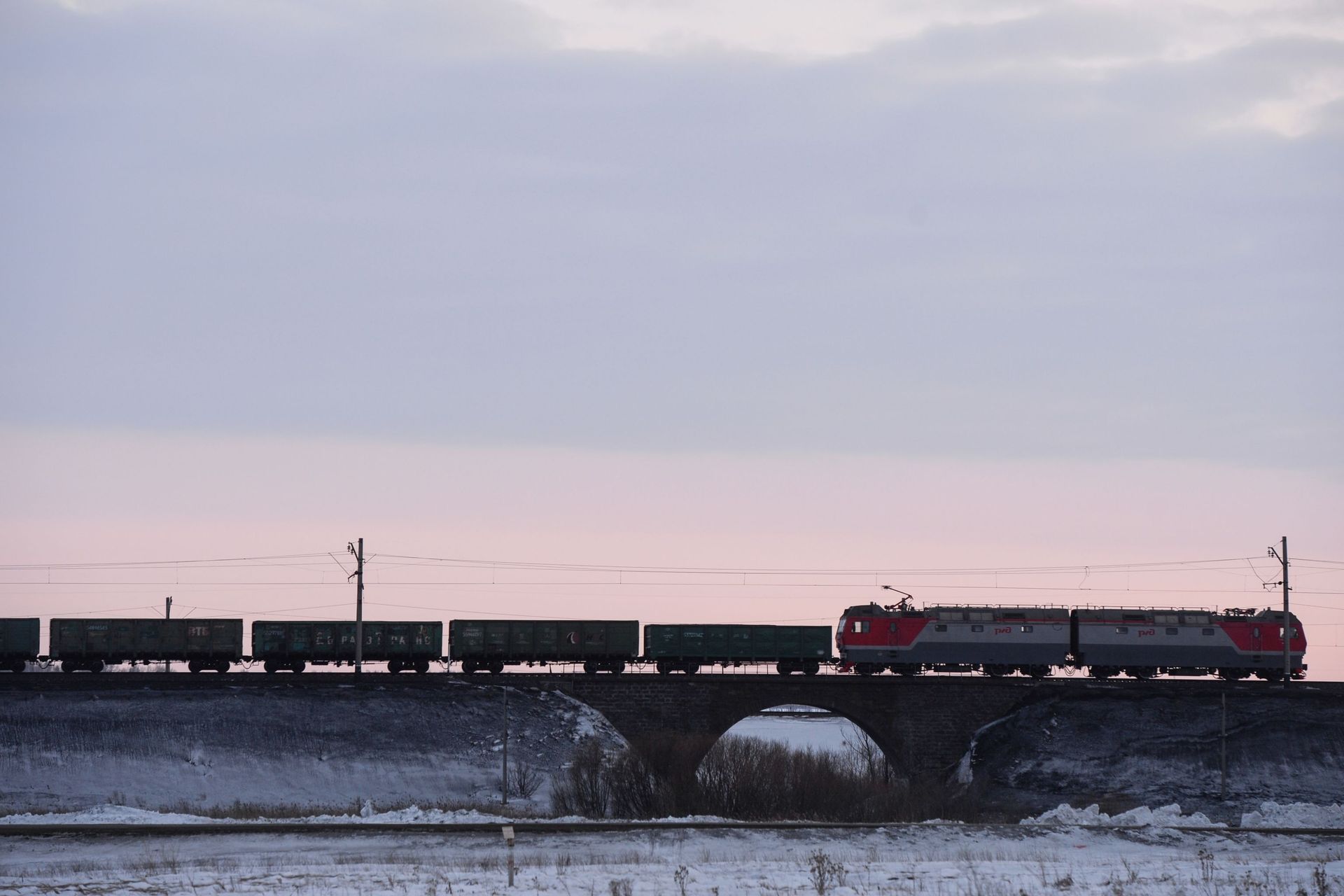 Грузовой поезд на Транссибирской железнодорожной магистрали вблизи Новосибирска, фото из архива - Sputnik Азербайджан, 1920, 06.03.2024