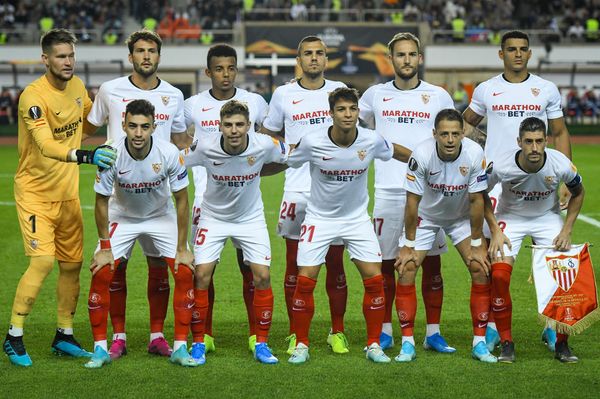 Матч стартового тура группы A Лиги Европы по футболу между азербайджанским Карабахом и испанской Севильей Матч стартового тура группы A Лиги Европы по футболу между азербайджанским Карабахом и испанской Севильей - Sputnik Азербайджан