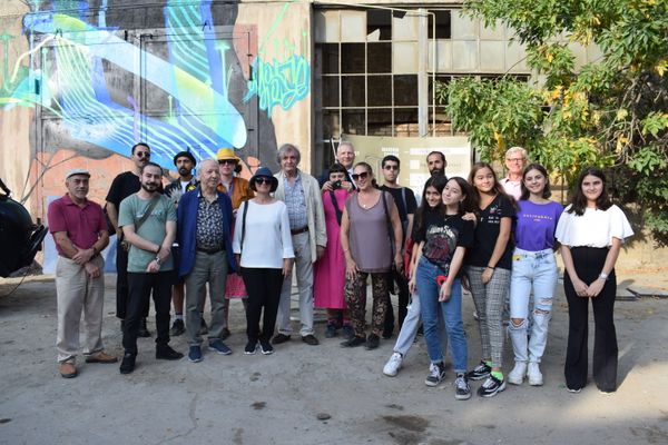 Искусство без границ: трансгендер, Адам и Ева появились на стенах старого комбината - Sputnik Азербайджан