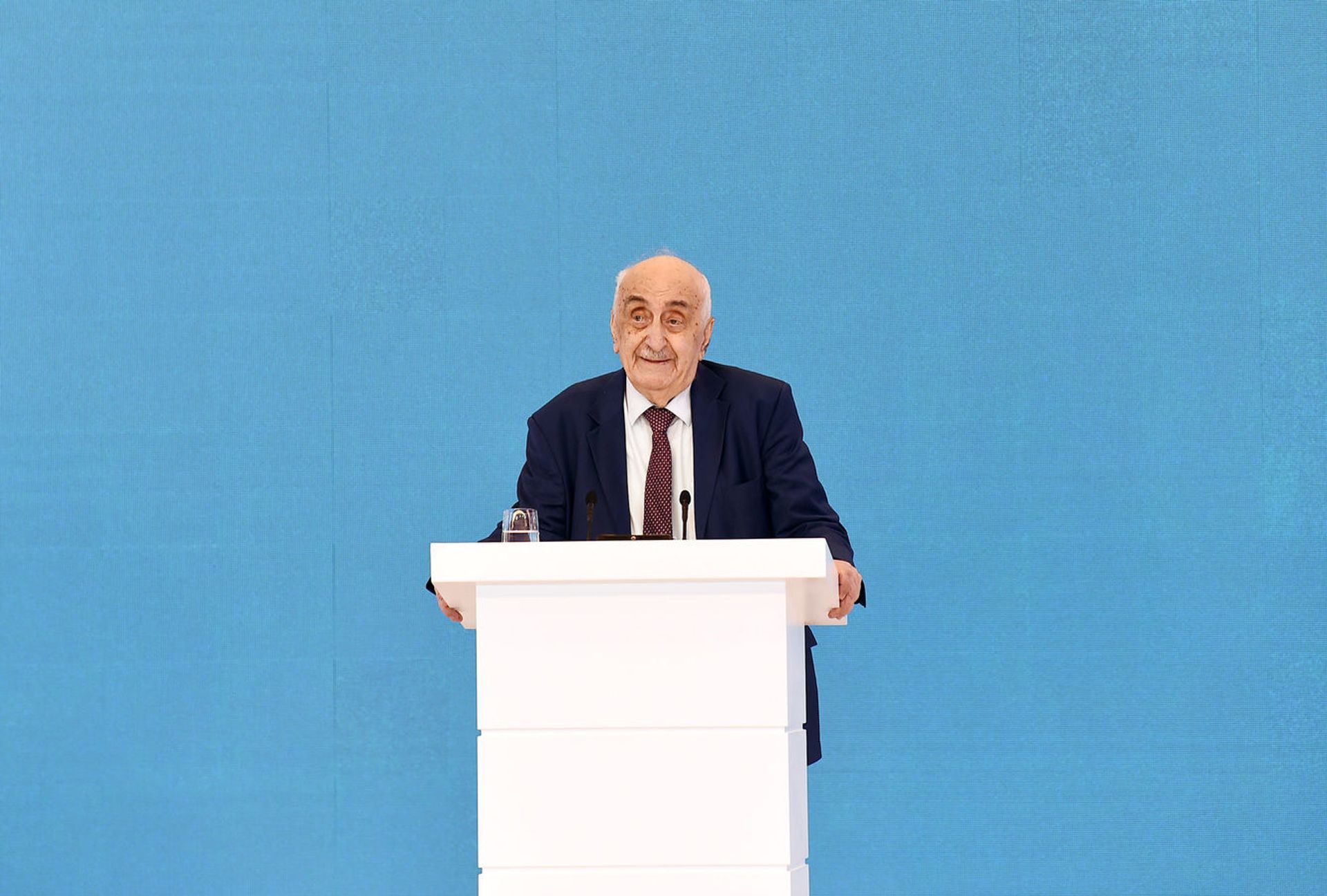 Azərbaycan Respublikası Dövlət Neft Şirkətinin birinci vitse-prezidenti Xoşbəxt Yusifzadə - Sputnik Азербайджан, 1920, 04.10.2023