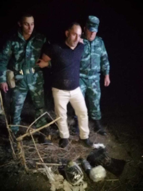 ЧП на погранзаставе: наркокурьер ранил азербайджанского офицера, спасая товар - Sputnik Азербайджан