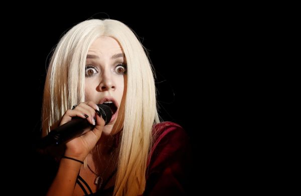 Певица Ava Max на шоу Etam в рамках Недели моды в Париже - Sputnik Азербайджан