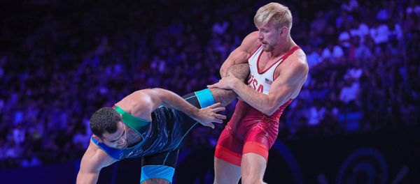 Джабраил Гасанов в финале чемпионата мира борьбе в Нур-Султане (Казахстан) против американца Кайл Дейка - Sputnik Азербайджан