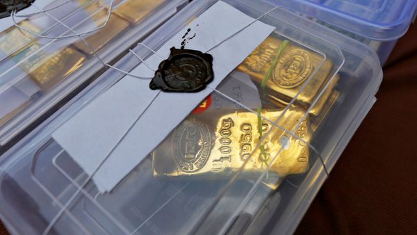 Золотые слитки, фото из архива - Sputnik Азербайджан