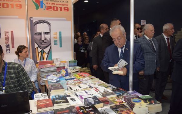 Состоялось открытие VI Бакинской международной книжной выставки-ярмарки - Sputnik Азербайджан