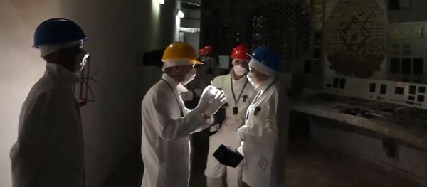 Радиоактивный маршрут: туристов начали пускать в 4-й энергоблок ЧАЭС - Sputnik Азербайджан