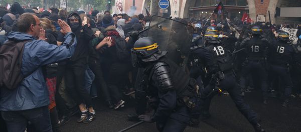 Столкновения полиции и демонстрантов в Париже, фото из архива - Sputnik Азербайджан